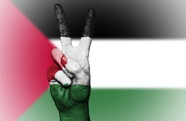 apartheid-embajada-palestina-bandera-mano-paz-1